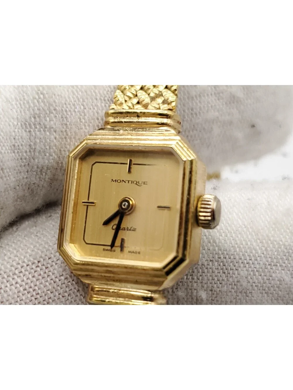 Montique Quartz Womens Watch New Battery Gold Tone Swiss Made 15mm